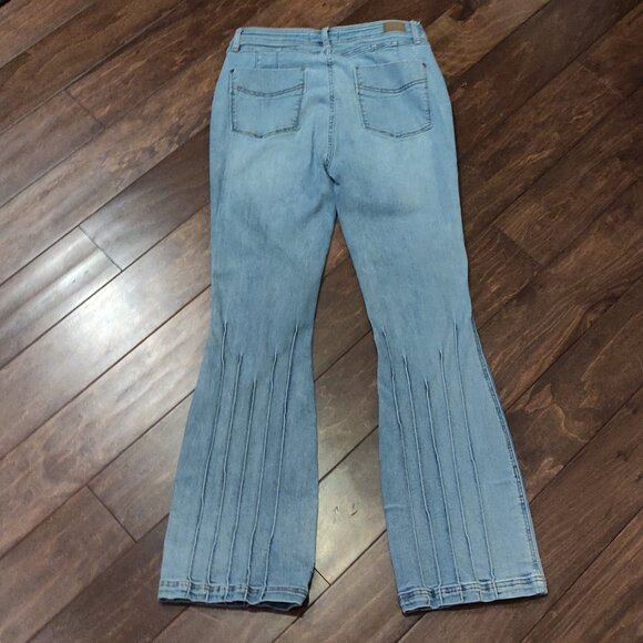 Judy Blue High Rise Boot Cut Pleat Accents Light Wash Jeans SIZE 15/32 - Picture 5 of 9